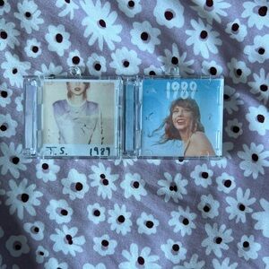 Taylor Swift 1989 Keychain Bundle 🩵